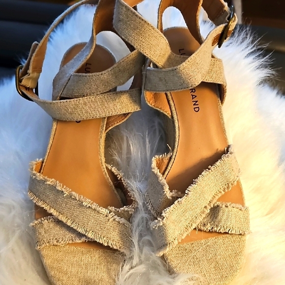 Lucky Brand 7.5 Women's Beige Sandals. Platform Wedge. - Picture 1 of 7